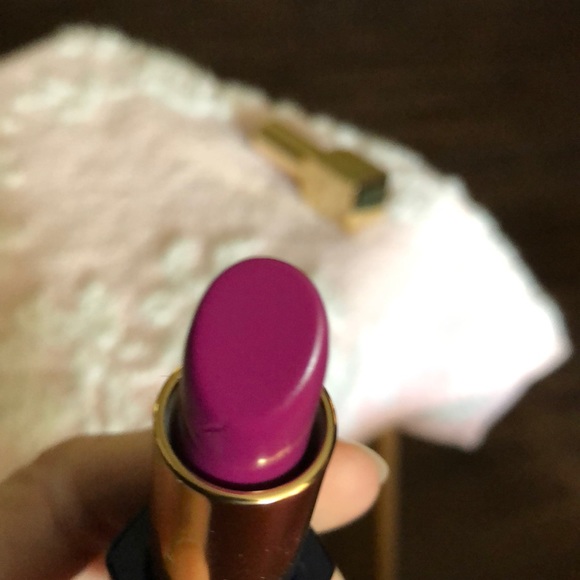 Two gorgeous Estée Lauder lipsticks! - Picture 2 of 3